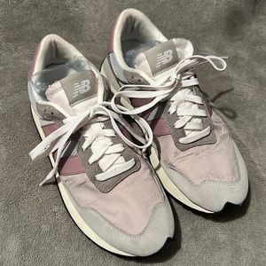 New Balance tennis shoes